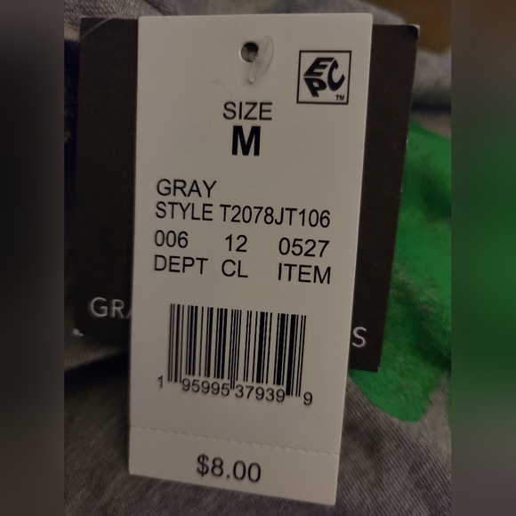 NWT Women’s Love Gray T Shirt - Four leaf clover - Picture 2 of 5